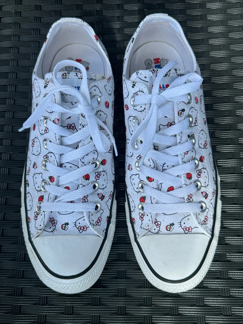 Converse x Hello Kitty Chuck Taylor All Star Low-Top White Canvas.Size 9.5